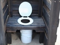 Κάθισμα τουαλέτας Mysterimo στο dacha
