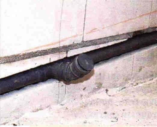 プライベートキャビン内の内部下水の配管